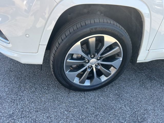 2019 Jeep Cherokee Overland