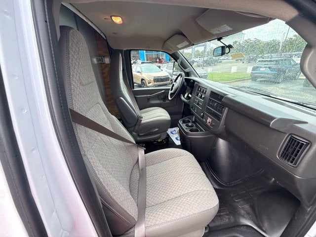 2026 Chevrolet Express Cutaway 3500 1WT