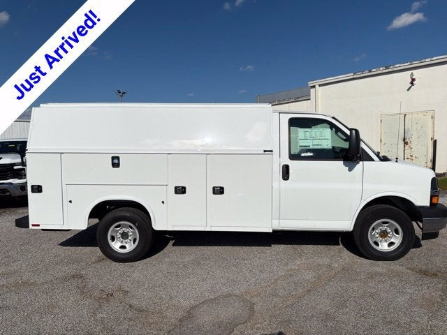2026 Chevrolet Express Cutaway 3500 1WT