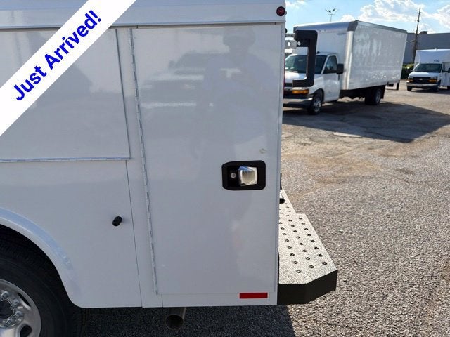2026 Chevrolet Express Cutaway 3500 1WT