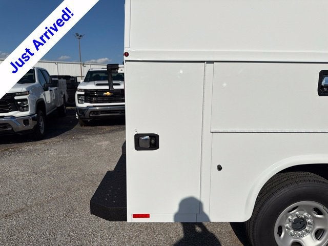 2026 Chevrolet Express Cutaway 3500 1WT