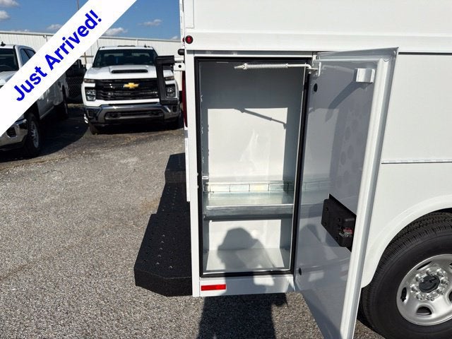 2026 Chevrolet Express Cutaway 3500 1WT