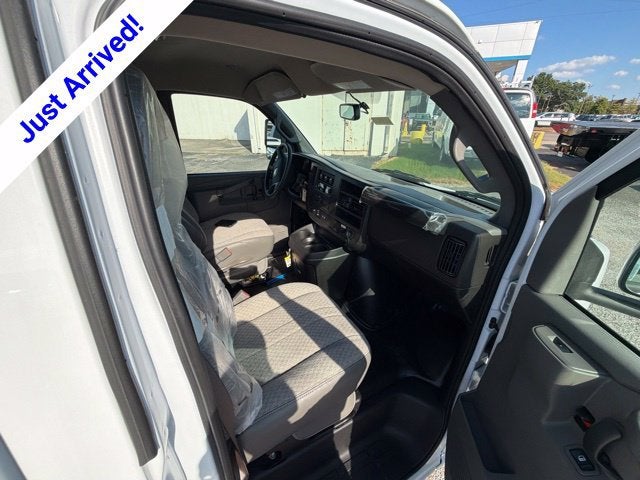 2026 Chevrolet Express Cutaway 3500 1WT