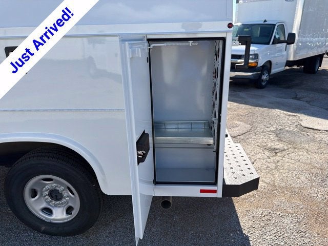 2026 Chevrolet Express Cutaway 3500 1WT