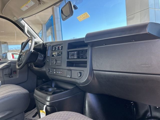 2025 Chevrolet Express Cutaway 3500 1WT