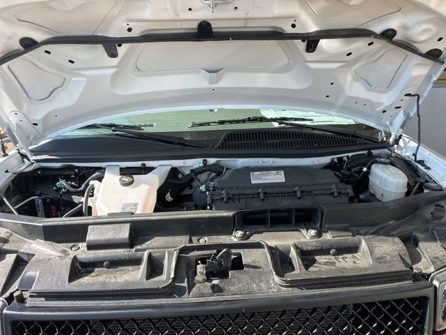 2025 Chevrolet Express Cutaway 3500 1WT