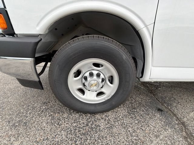 2026 Chevrolet Express Cutaway 3500 1WT
