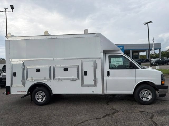 2026 Chevrolet Express Cutaway 3500 1WT