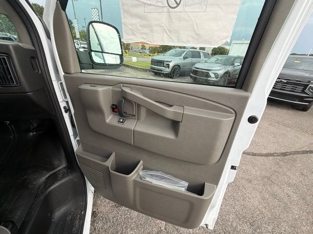 2026 Chevrolet Express Cutaway 3500 1WT