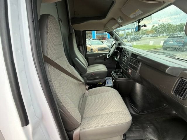 2026 Chevrolet Express Cutaway 3500 1WT