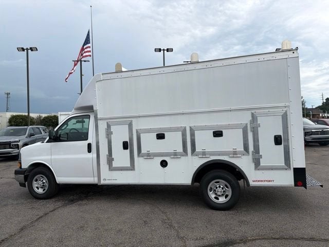 2026 Chevrolet Express Cutaway 3500 1WT