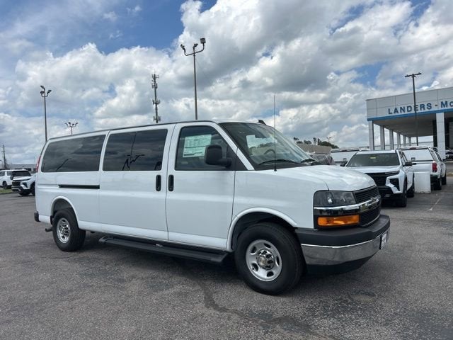 2025 Chevrolet Express 3500 Extended Work Van's photo