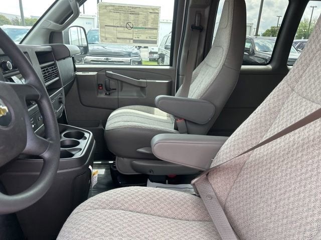 2025 Chevrolet Express Cargo WT