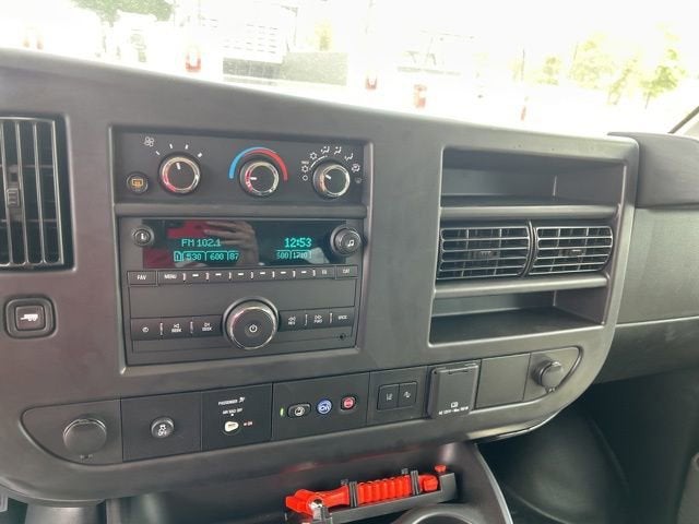 2025 Chevrolet Express Cargo WT