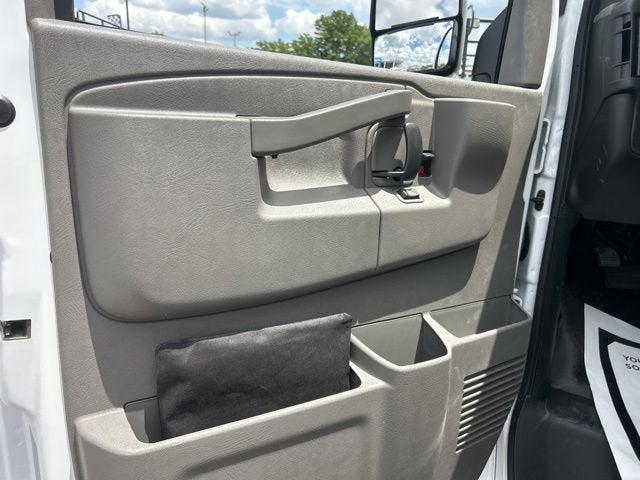 2026 Chevrolet Express Cutaway 3500 1WT