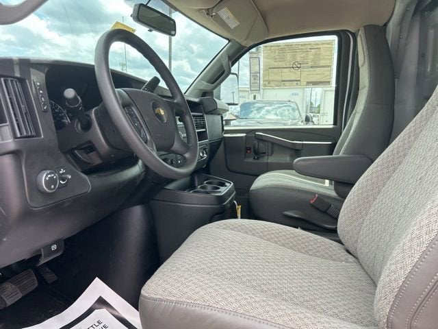 2026 Chevrolet Express Cutaway 3500 1WT