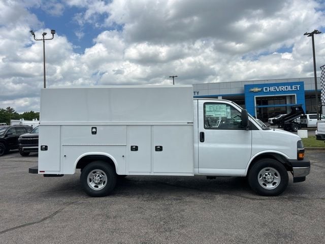 2026 Chevrolet Express Cutaway 3500 1WT