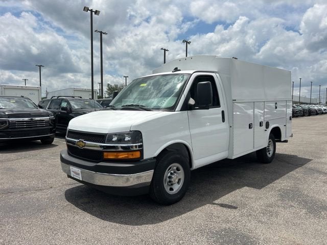 2026 Chevrolet Express Cutaway 3500 1WT