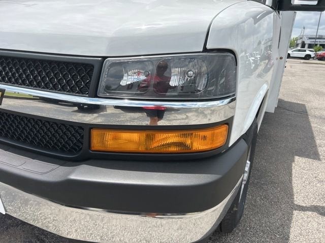 2026 Chevrolet Express Cutaway 3500 1WT