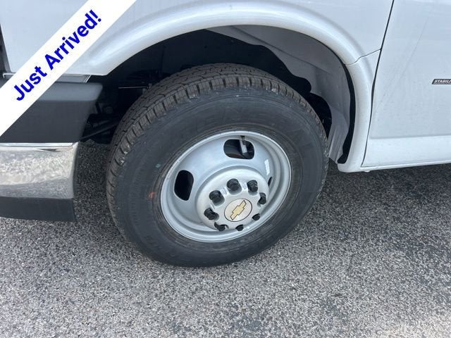 2026 Chevrolet Express Cutaway 3500 1WT