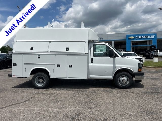 2026 Chevrolet Express Cutaway 3500 1WT