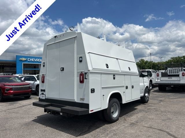 2026 Chevrolet Express Cutaway 3500 1WT