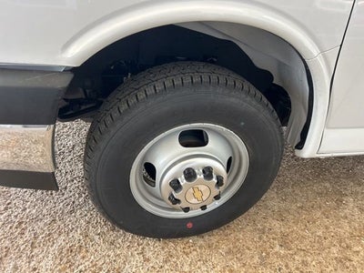 2025 Chevrolet Express Cutaway 3500 1WT