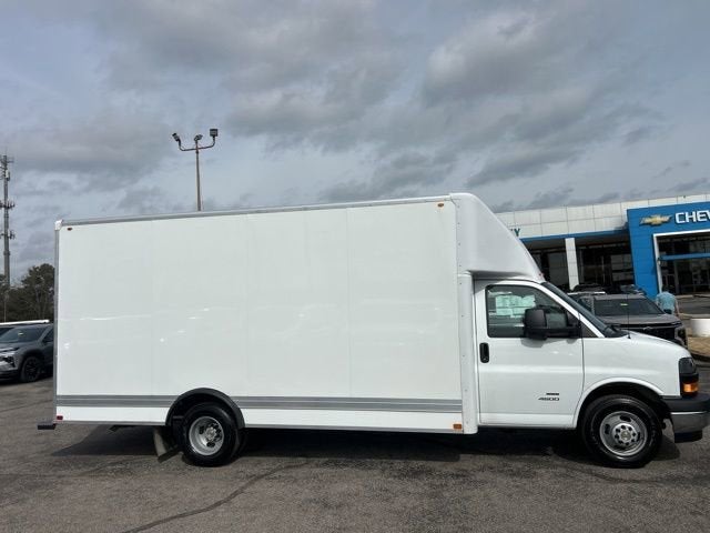 2026 Chevrolet Express Cutaway 4500 2WT