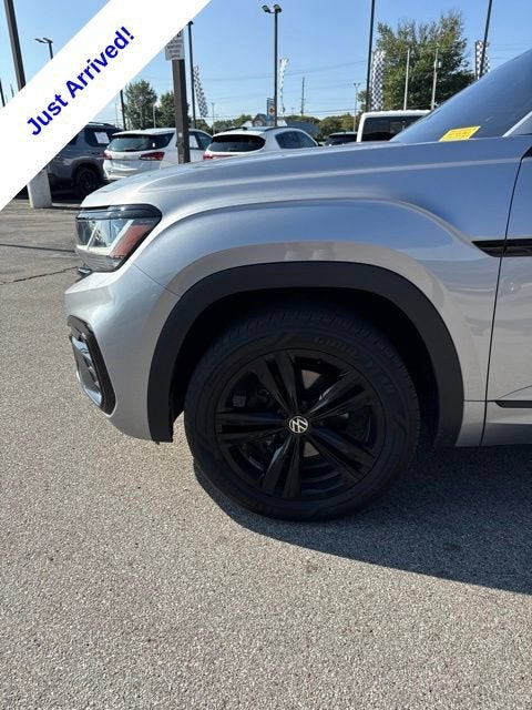 2023 Volkswagen Atlas Cross Sport 3.6L V6 SEL R-Line Black