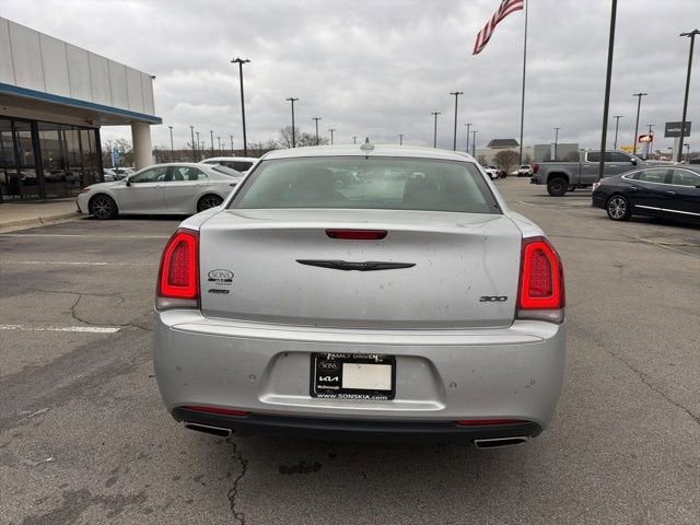 2021 Chrysler 300 Touring L