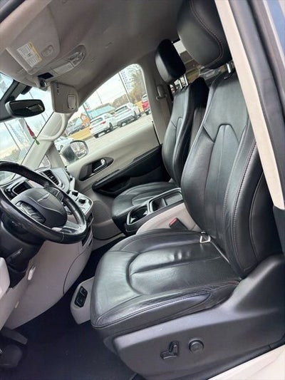 2020 Chrysler Pacifica Touring L