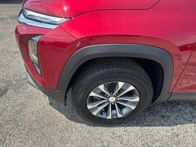 2027 Chevrolet Equinox LT - Photo 10
