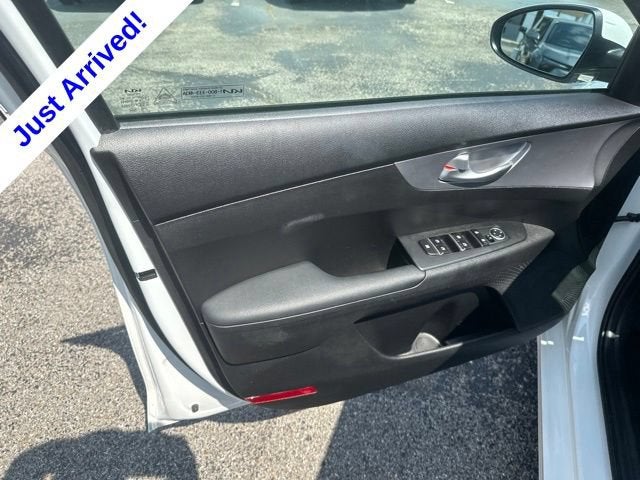 2023 Kia Forte LXS - Photo 11