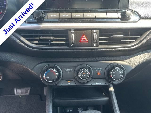 2023 Kia Forte LXS - Photo 24