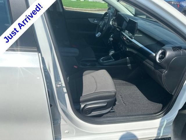 2023 Kia Forte LXS - Photo 30