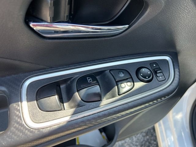 2024 Nissan Versa SR