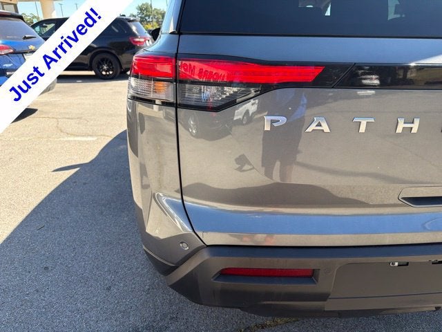 2025 Nissan Pathfinder SV FWD