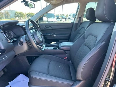 2025 Nissan Pathfinder SV 4WD