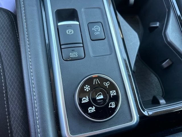 2025 Nissan Pathfinder SV 4WD