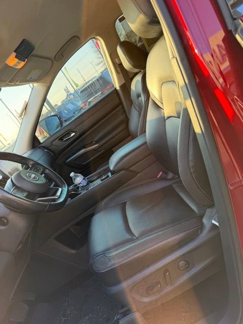 2022 Nissan Pathfinder SL