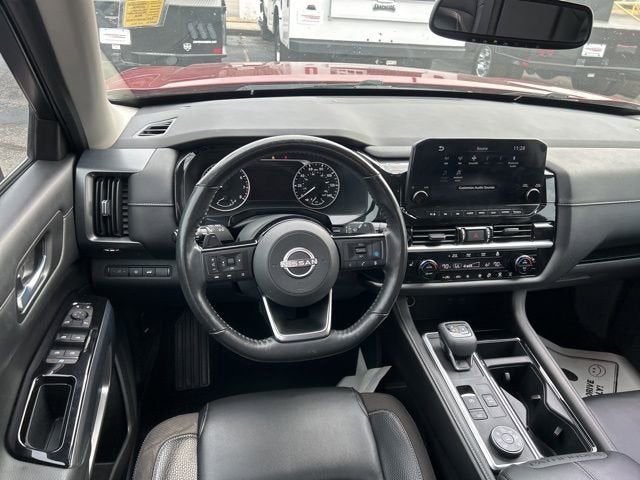 2022 Nissan Pathfinder SL