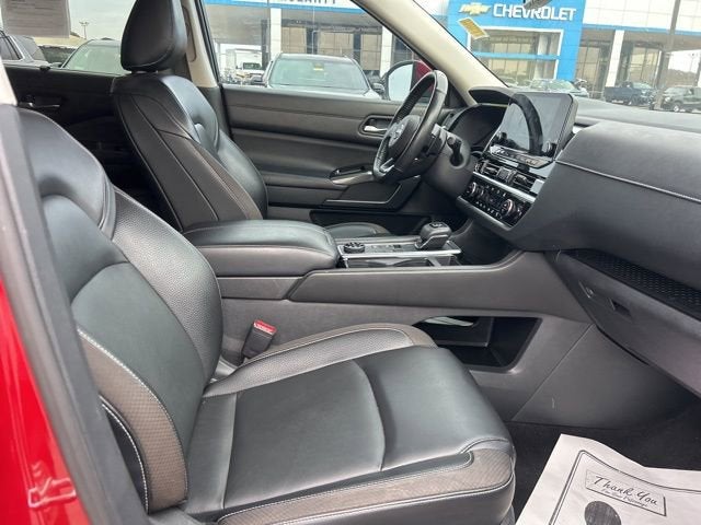 2022 Nissan Pathfinder SL