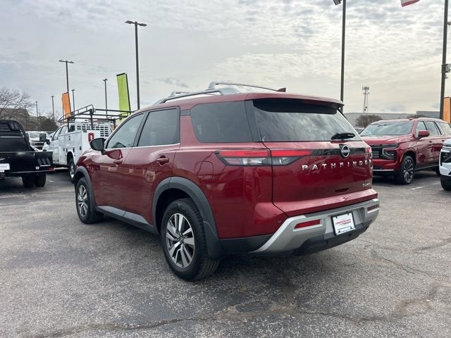2022 Nissan Pathfinder SL