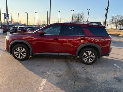 2022 Nissan Pathfinder SL