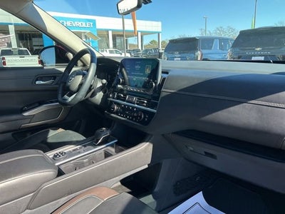 2024 Nissan Pathfinder Platinum