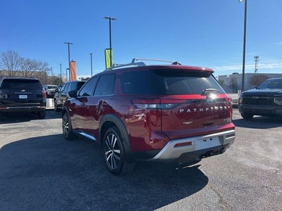 2024 Nissan Pathfinder Platinum