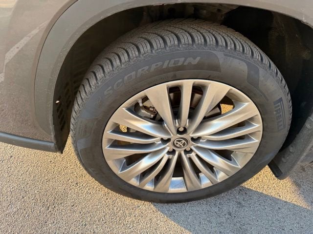 2024 Toyota Highlander Hybrid Platinum