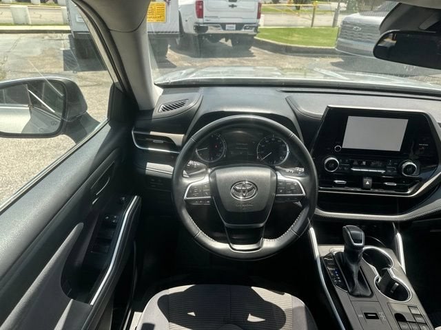2023 Toyota Highlander LE - Photo 26