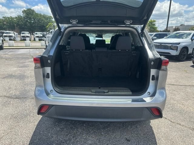 2023 Toyota Highlander LE - Photo 29