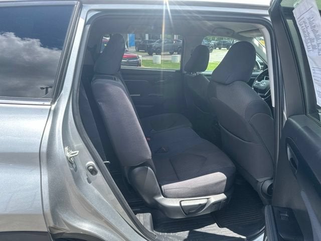 2023 Toyota Highlander LE - Photo 31
